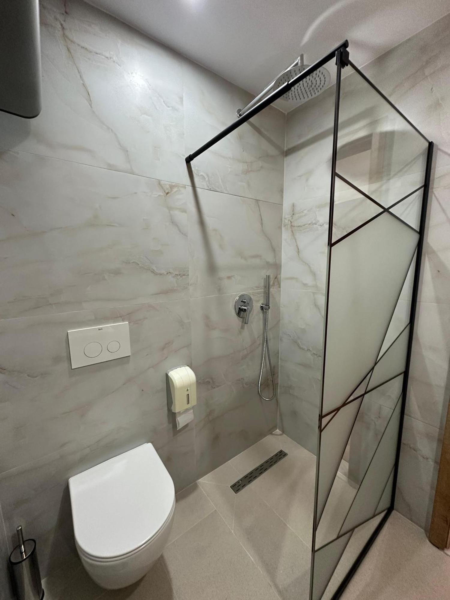 Hotel Arberia Tiranë Ngoại thất bức ảnh