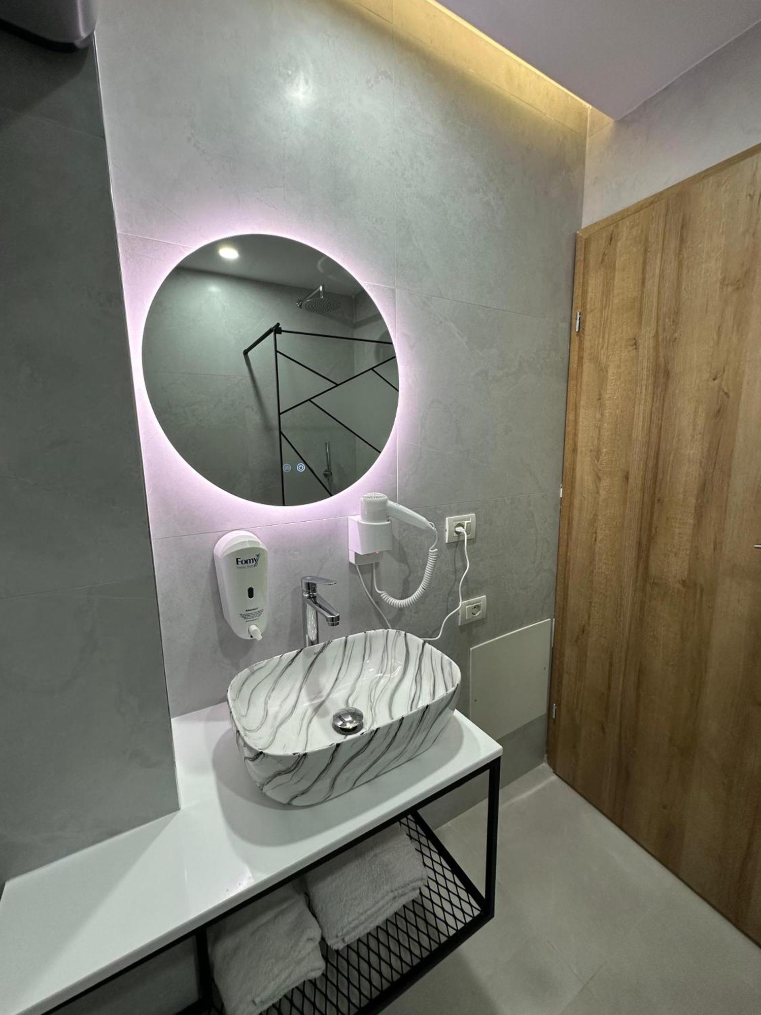 Hotel Arberia Tiranë Ngoại thất bức ảnh