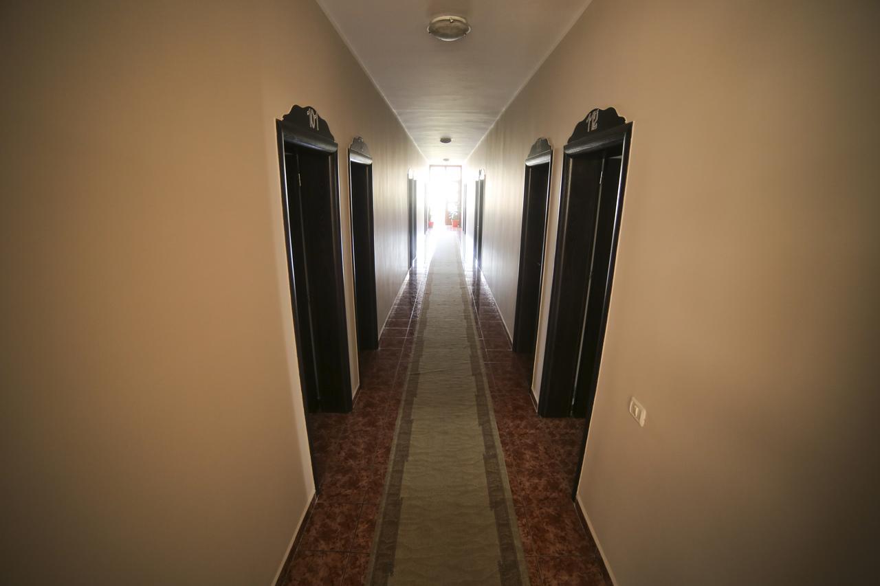 Hotel Arberia Tiranë Ngoại thất bức ảnh